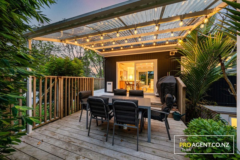 26 Daffodil Street, Titirangi, Auckland - Carousel 2