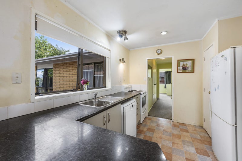 19 Donzella Place, Conifer Grove, Takanini - Carousel 2