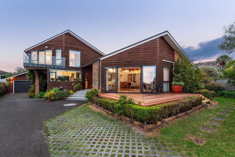 10 Kowhai Road, Campbells Bay, Auckland - Carousel 1
