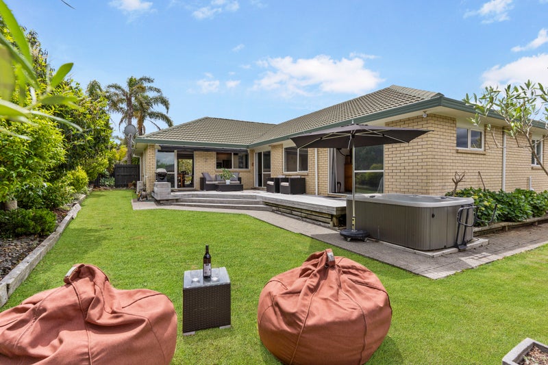 15 Bard Place, Golflands, Auckland - Carousel 1