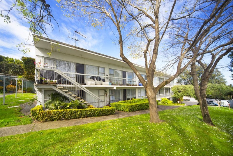 9/39 Sentinel Road, Herne Bay, Auckland - Carousel 1