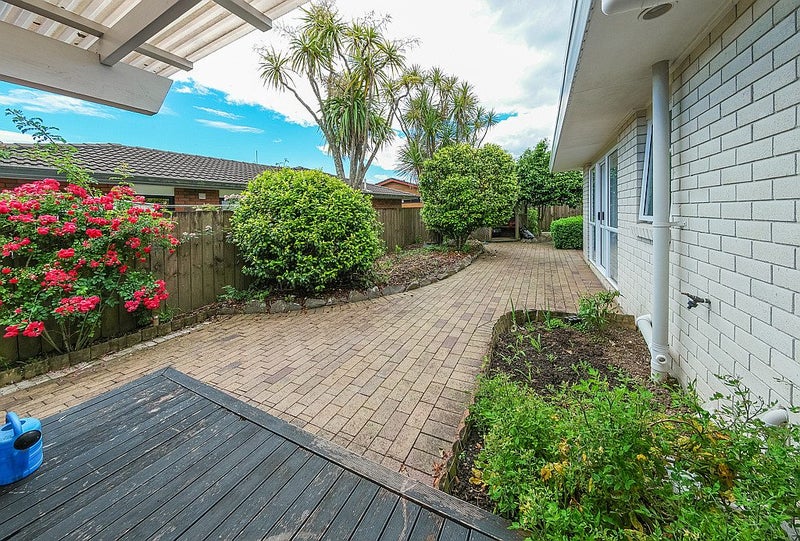 11 Bernie Edwards Place, Botany Downs, Auckland - Carousel 2