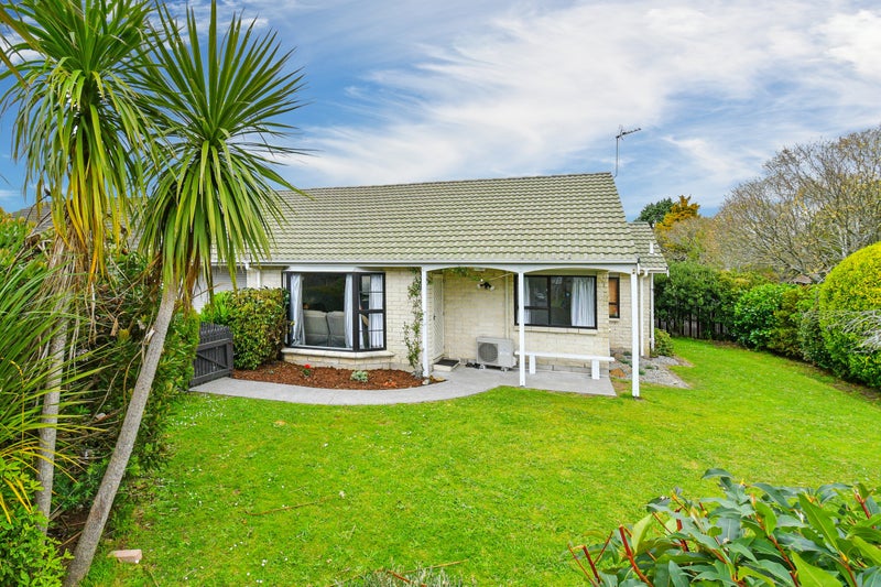 2/26 Walter Strevens Drive, Conifer Grove, Takanini - Carousel 1