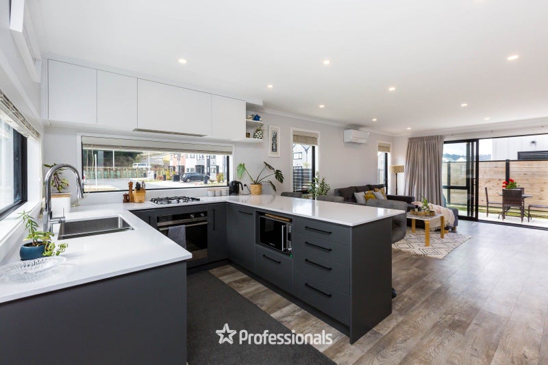 24 Reakes Crescent, Wallaceville, Upper Hutt - Carousel 2