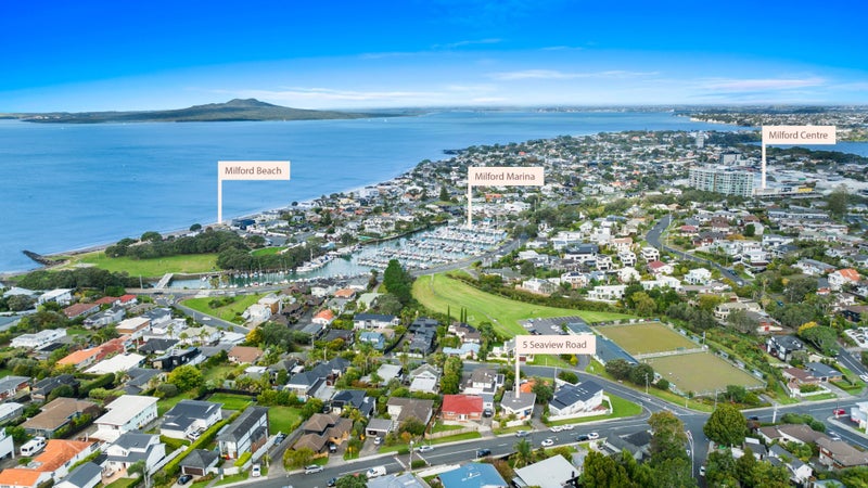 1/5 Seaview Road, Castor Bay, Auckland - Carousel 1