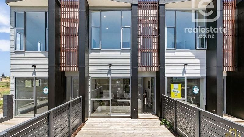 4 Ikara Road, Papatoetoe, Auckland - Carousel 1