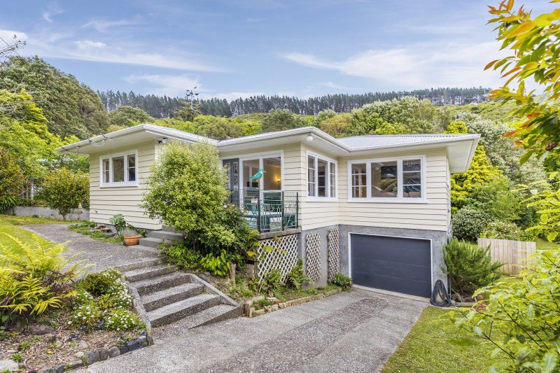 52 Chester Road, Tawa, Wellington - Carousel 1