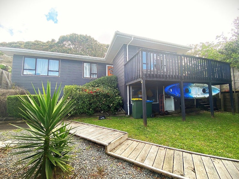 10 Pump Lane, Whitby, Porirua - Carousel 2