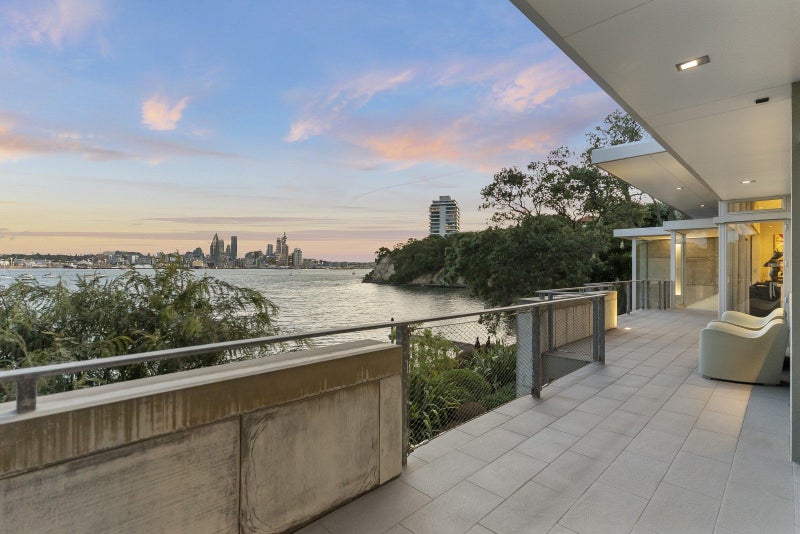 9 Stanley Point Road, Stanley Point, Auckland - Carousel 1