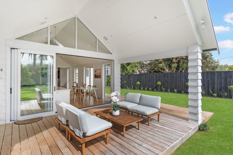 13 Hawea Road, Point Chevalier, Auckland - Carousel 2