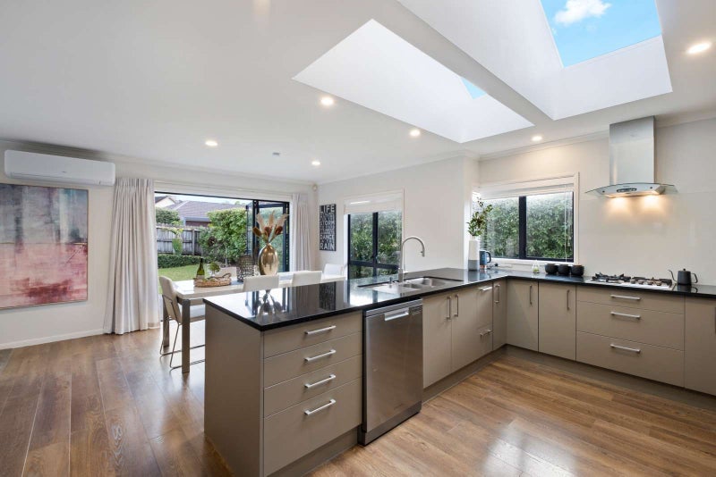 35 Moyrus Crescent, East Tamaki Heights, Auckland - Carousel 1