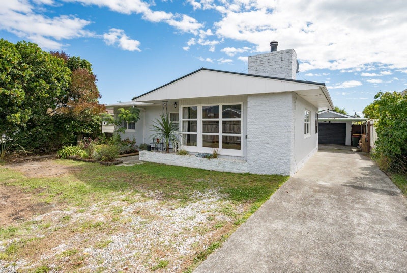 32 Tennyson Crescent, Stoke, Nelson - Carousel 1