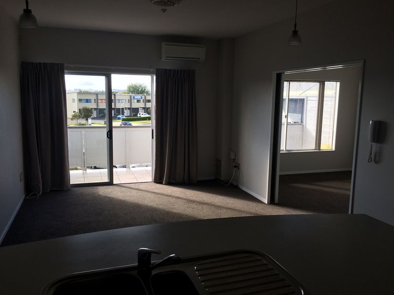 6/26 Lovell Court, Rosedale, Auckland - Carousel 1