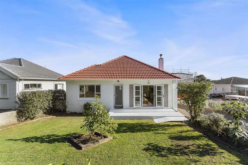 13 Hayr Road, Three Kings, Auckland - Carousel 1