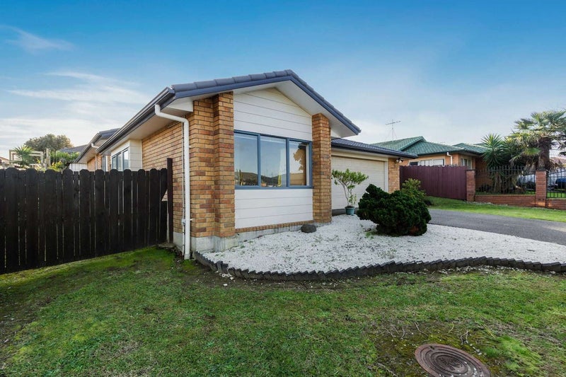 7 Reremanu Place, Weymouth, Auckland - Carousel 2