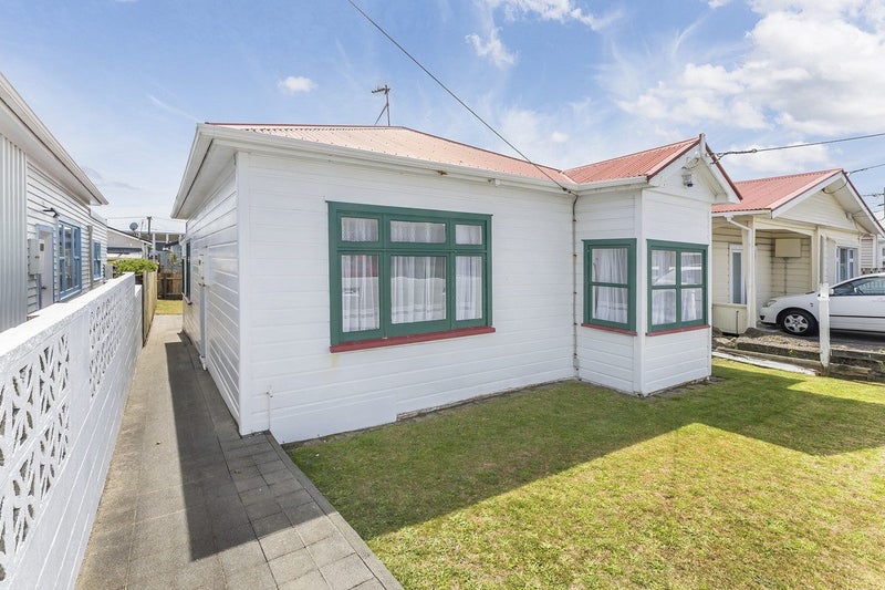 12 Cockburn Street, Kilbirnie, Wellington - Carousel 1