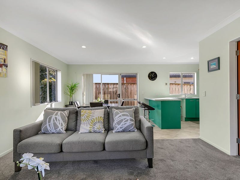 16 Pohutukawa Grove, Titahi Bay, Porirua - Carousel 2