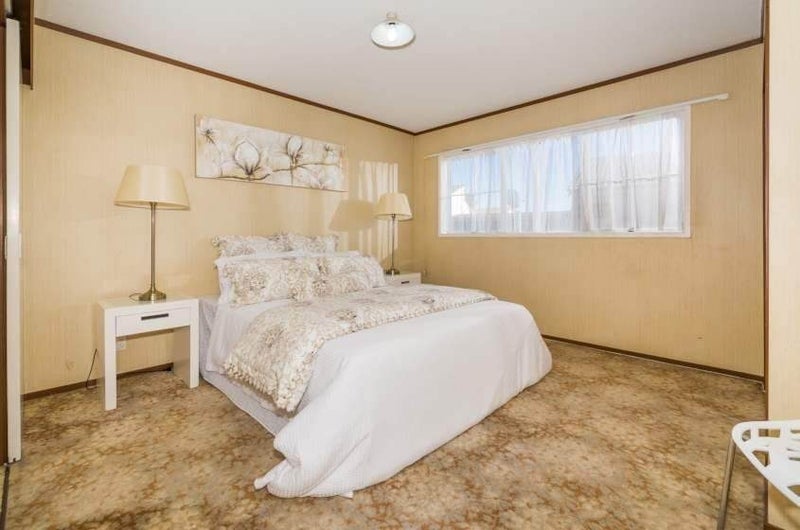 1/33 Akoranga Drive, Northcote, Auckland - Carousel 20