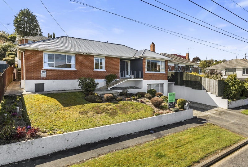 13 Waldron Crescent, Green Island, Dunedin - Carousel 1