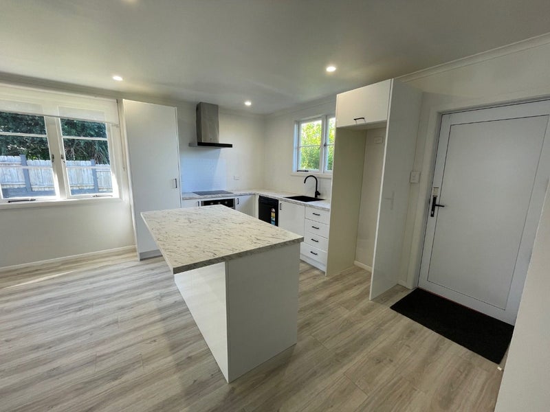 7B Tasman Street, Vogeltown, New Plymouth - Carousel 2