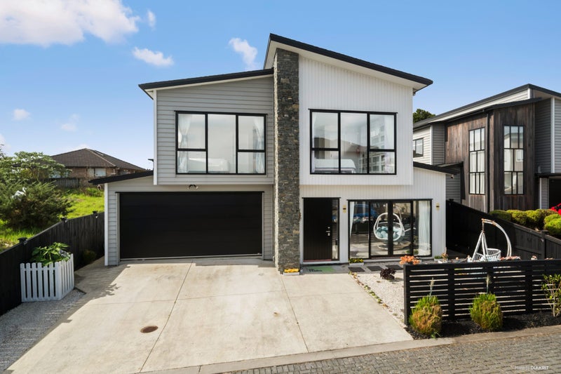 11 Merv Clarke Lane, Massey, Auckland - Carousel 1