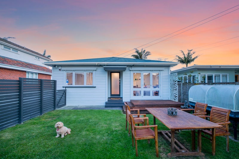 6 Humariri Street, Point Chevalier, Auckland - Carousel 1