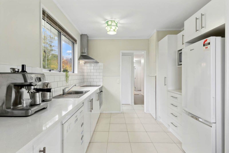 6 Yearsley Place, Manurewa, Auckland - Carousel 2