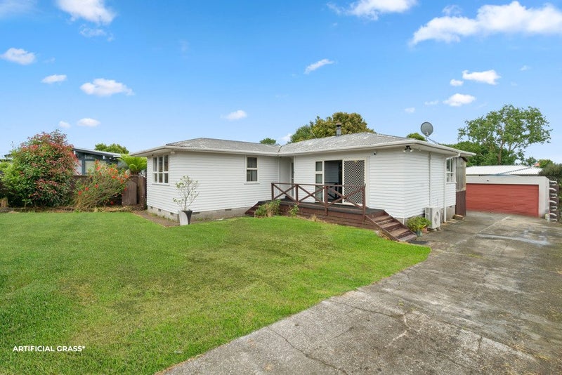 8 Cramond Drive, Mangere East, Auckland - Carousel 1
