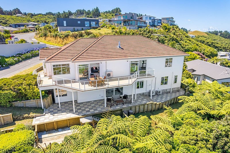 23 Arahiwi Grove, Tirohanga, Lower Hutt - Carousel 2