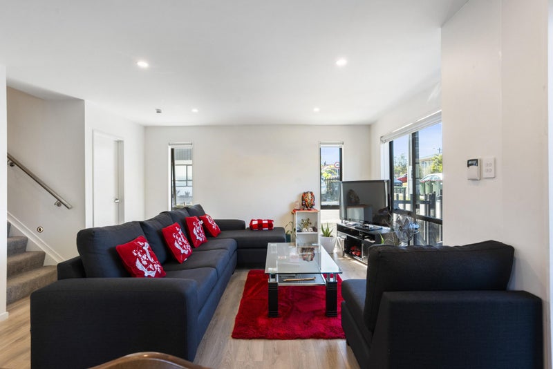 88 Sylvan Crescent, Te Atatu South, Auckland - Carousel 2