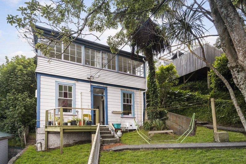 9 Mortimer Terrace, Aro Valley, Wellington - Carousel 1