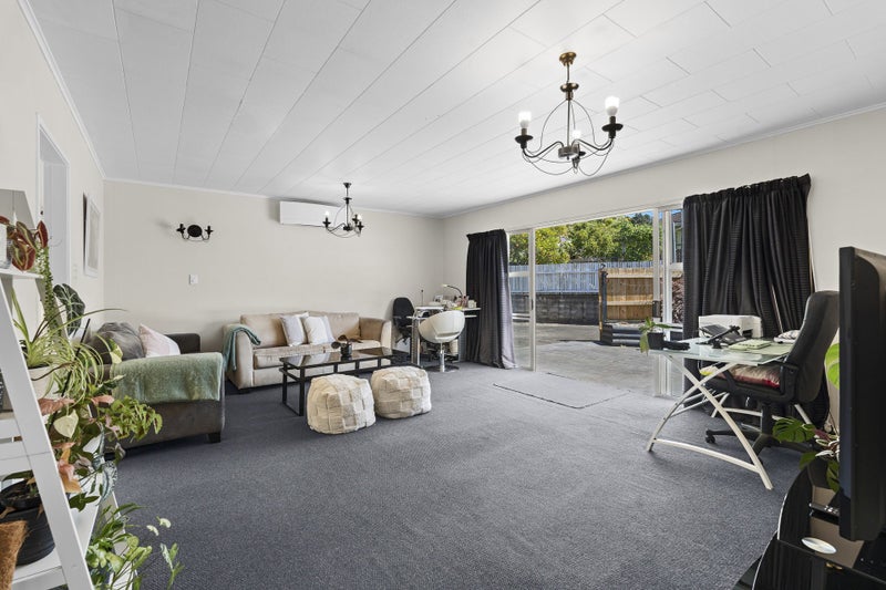 2/12 AMBURY PL, Merrilands, New Plymouth - Carousel 2