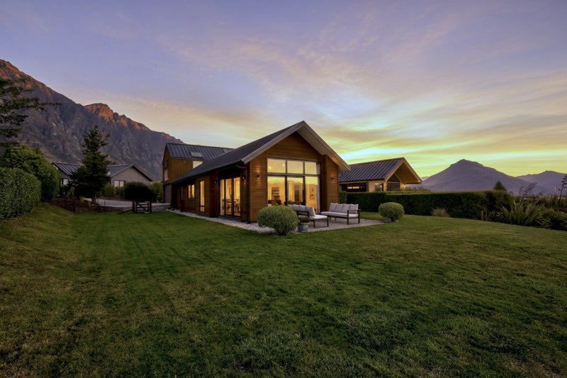 3 Pioneer Court, Jacks Point, Queenstown - Carousel 1