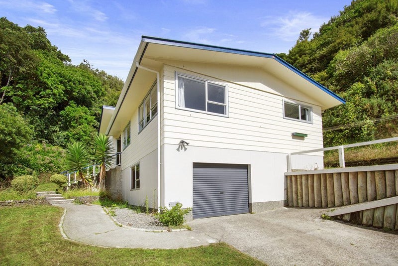 18 Westhaven Drive, Tawa, Wellington - Carousel 1