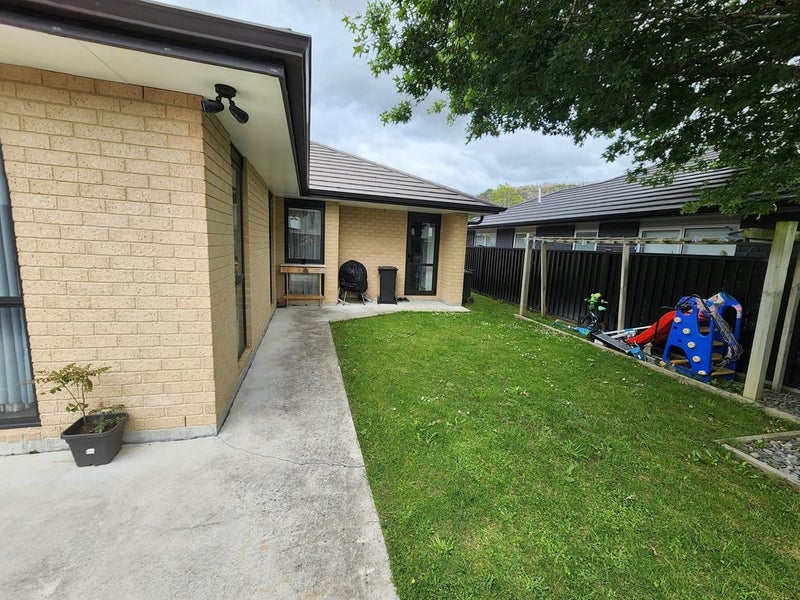 10 Passchendaele Grove, Trentham, Upper Hutt - Carousel 11
