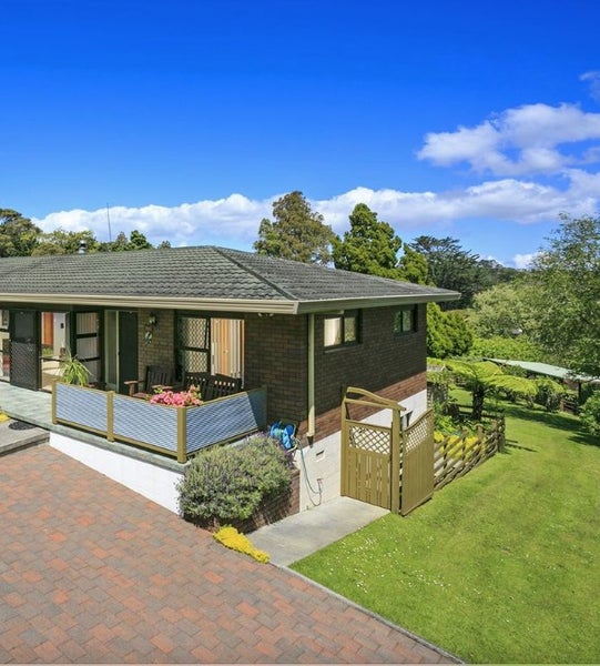 70A Roberts Road, Glenfield, Auckland - Carousel 1