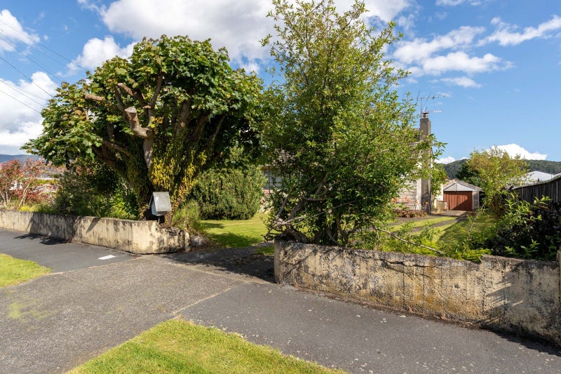 10 Rongonui Street, Elderslea, Upper Hutt - Carousel 12