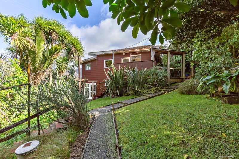 2D Foster Avenue, Huia, Auckland - Carousel 1