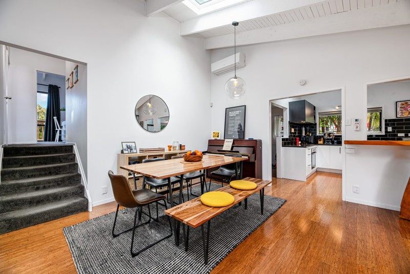 5 Derwent Crescent, Titirangi, Auckland - Carousel 2