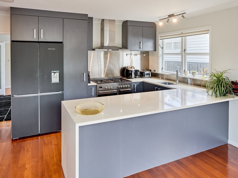 74 Wai-Iti Crescent, Woburn, Lower Hutt - Carousel 2