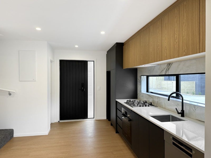 3/6 Victoria Street, Ebdentown, Upper Hutt - Carousel 2