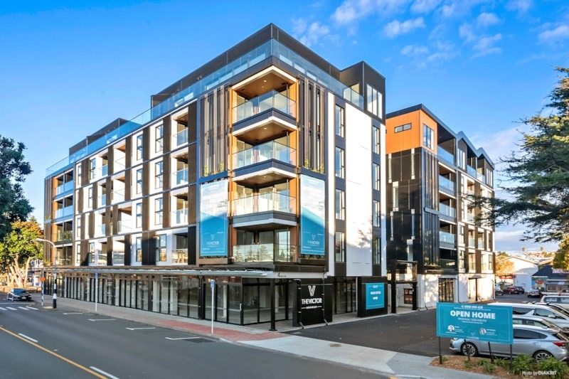 205/4 Bute Road, Browns Bay, Auckland - Carousel 1