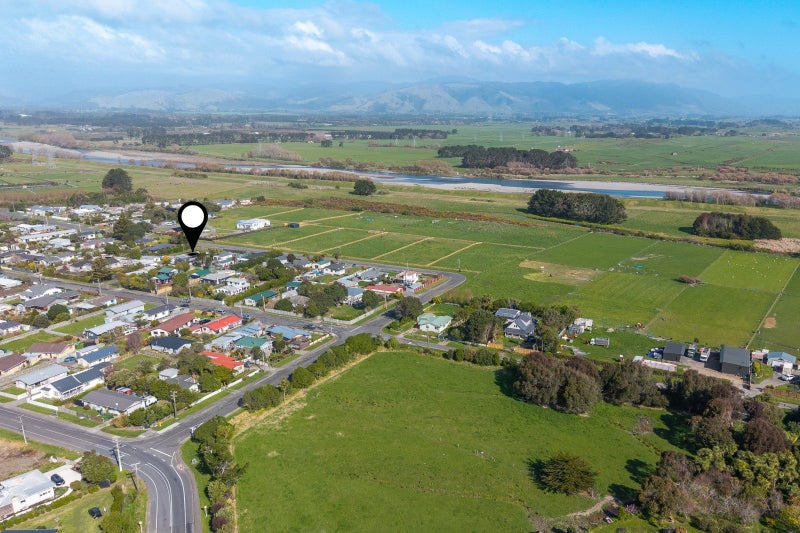 75 Atkinson Avenue, Otaki Beach, Otaki - Carousel 2
