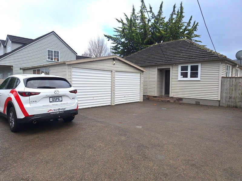 15 Savage Crescent, Upper Hutt Central, Upper Hutt - Carousel 1