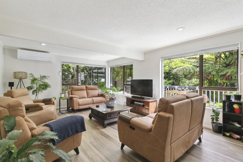 18 Duval Grove, Tawa, Wellington - Carousel 2