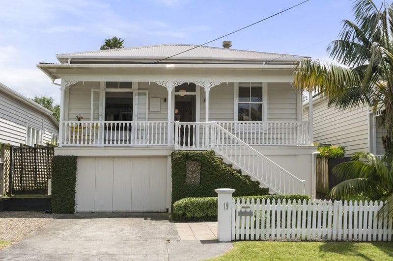 19 Roslyn Terrace, Stanley Point, Auckland - Carousel 22