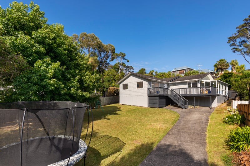 36 Lemnos Place, Titirangi, Auckland - Carousel 1