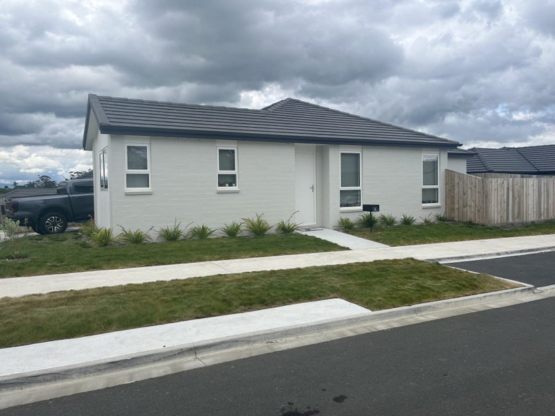 16 Waruhia Crescent, Rototuna North, Hamilton - Carousel 1