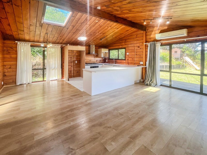 16 Woodlands Crescent, Browns Bay, Auckland - Carousel 2