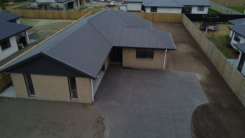 76 Hilton Drive, Amberley, Amberley - Carousel 1